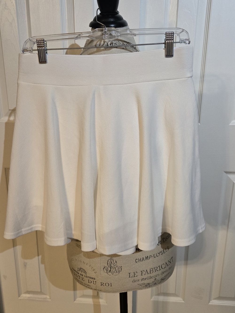 DJT Women’s White Solid Pleated Pull-On Skater Mini Skirt Short L